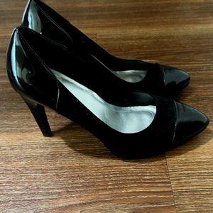 Tahari Suede Patent Leather Cap Toe  Heels Size 8